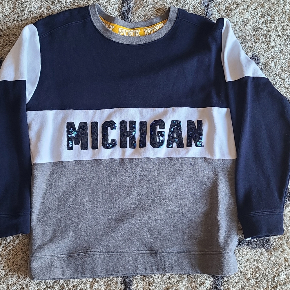 University of Michgan Sweatshirt Medium